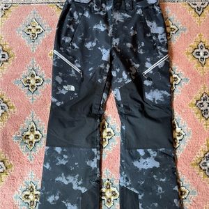 The North Face men's camouflage ski pants size L